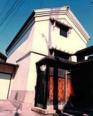 帝塚山本校外観